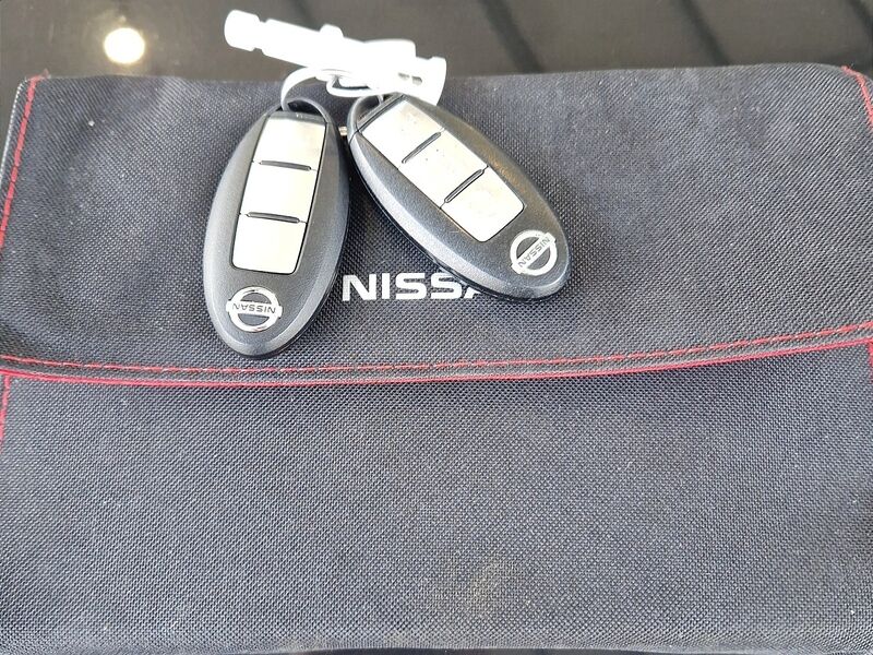 More views of Nissan Leaf