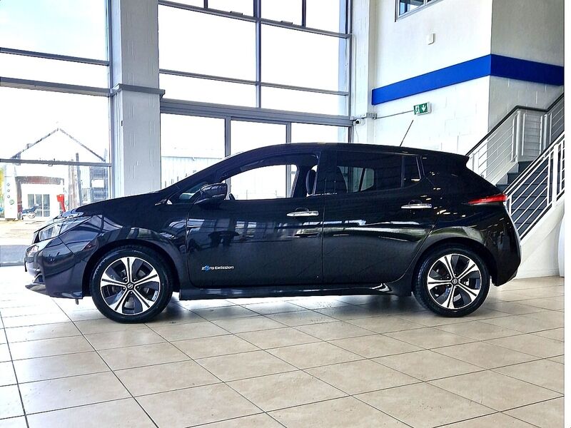 More views of Nissan Leaf