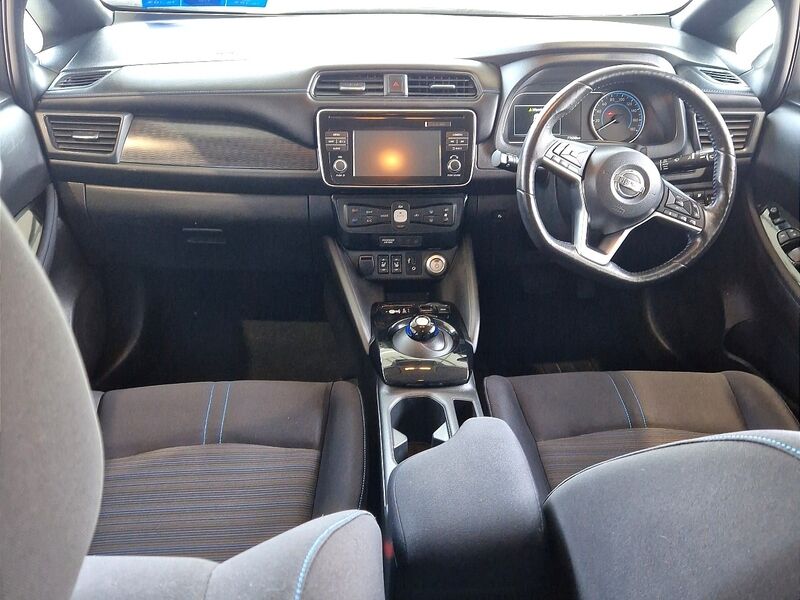 More views of Nissan Leaf