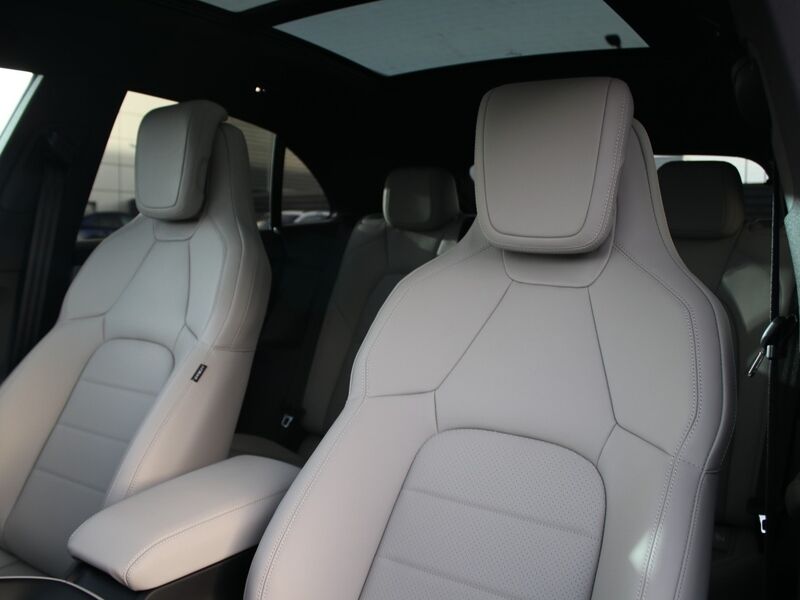 More views of Porsche Macan