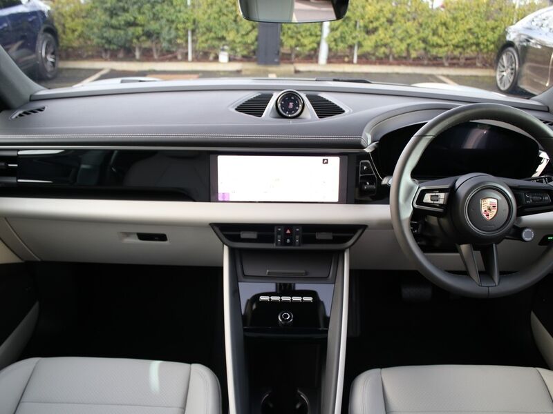 More views of Porsche Macan