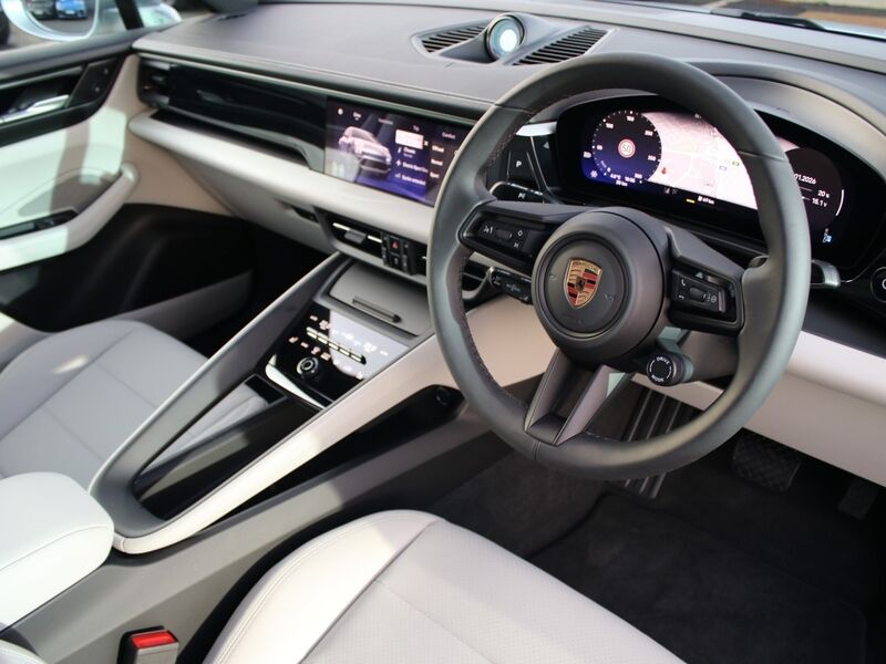 More views of Porsche Macan