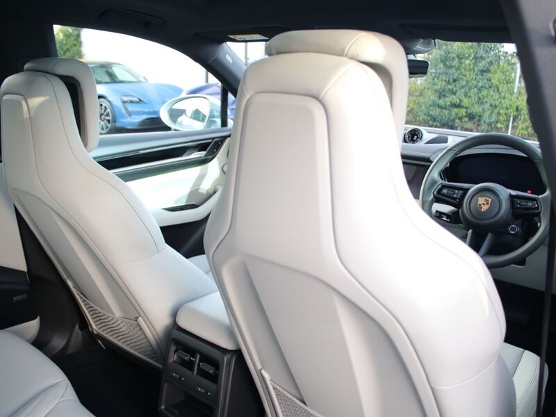 More views of Porsche Macan