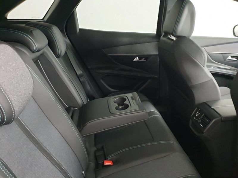 More views of Peugeot 3008