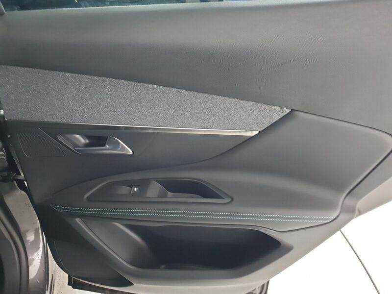 More views of Peugeot 3008