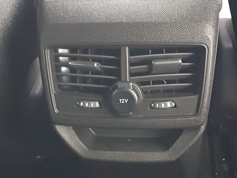 More views of Peugeot 3008