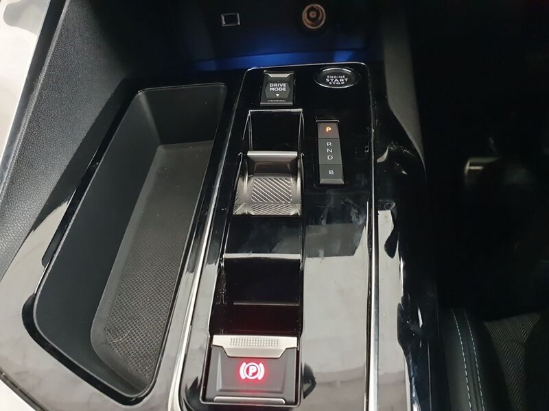 More views of Peugeot 3008