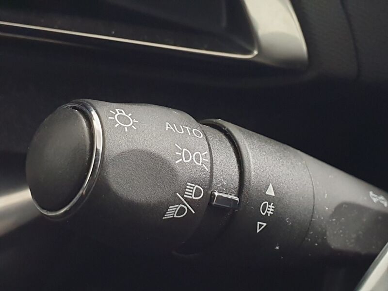 More views of Peugeot 3008