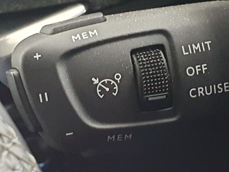 More views of Peugeot 3008