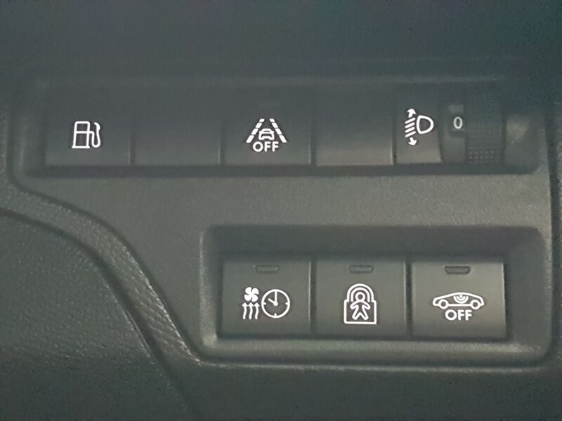 More views of Peugeot 3008