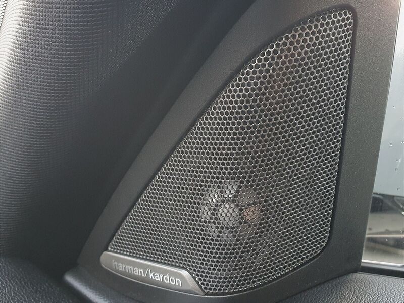 More views of BMW i4