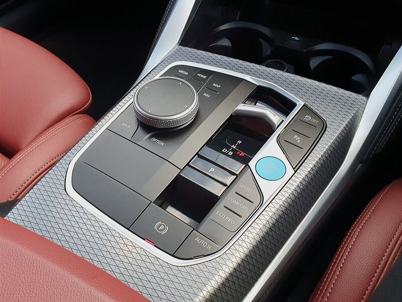 More views of BMW i4