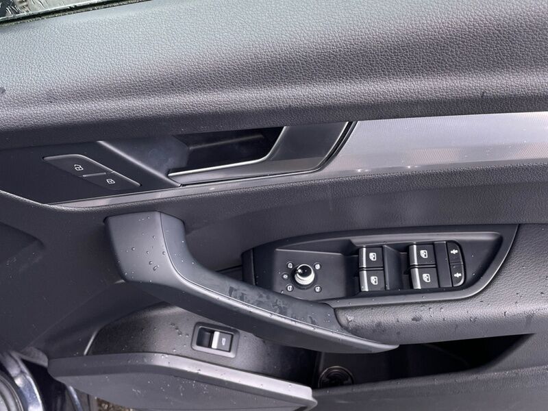 More views of Audi Q5