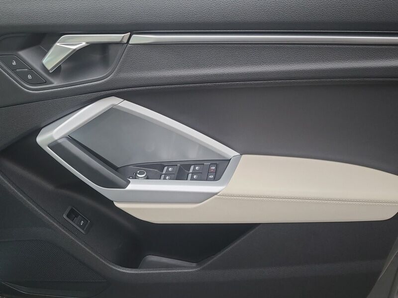 More views of Audi Q3