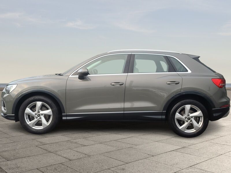 More views of Audi Q3