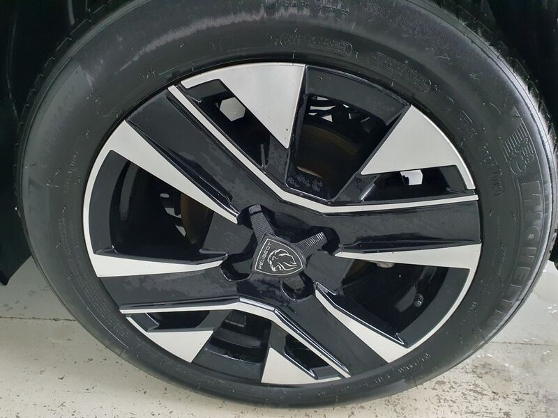 More views of Peugeot 208