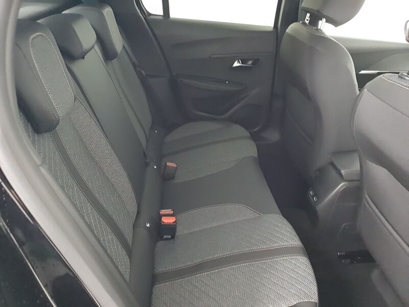 More views of Peugeot 208