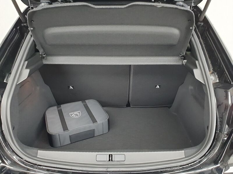 More views of Peugeot 208