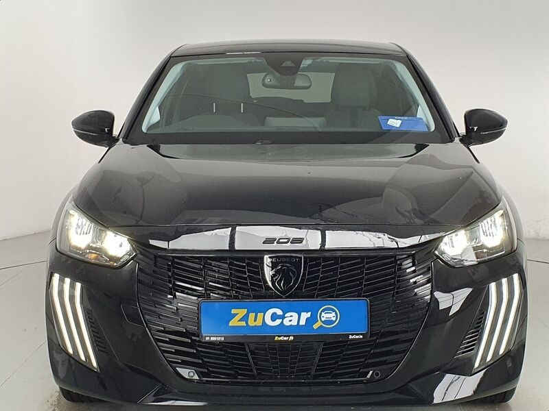 More views of Peugeot 208