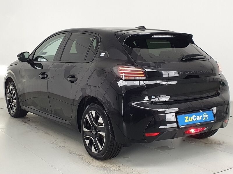 More views of Peugeot 208