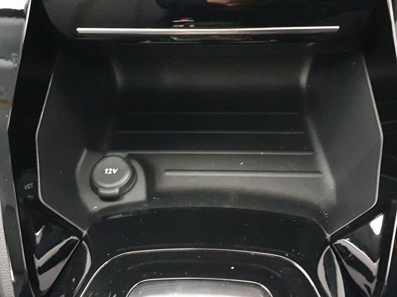 More views of Peugeot 208