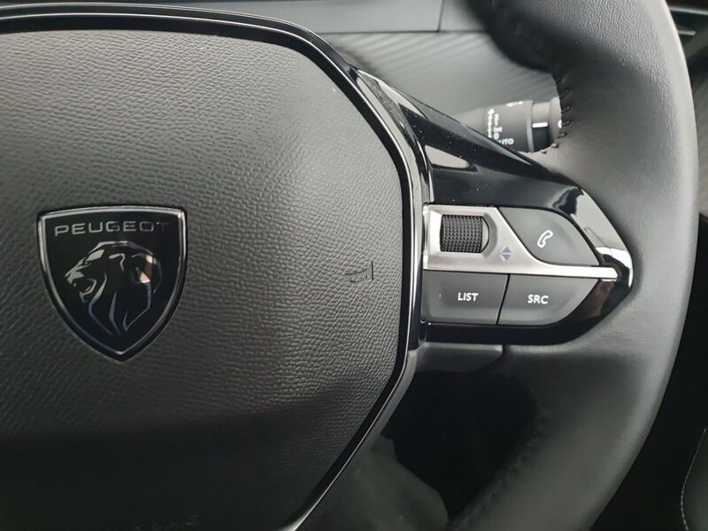 More views of Peugeot 208