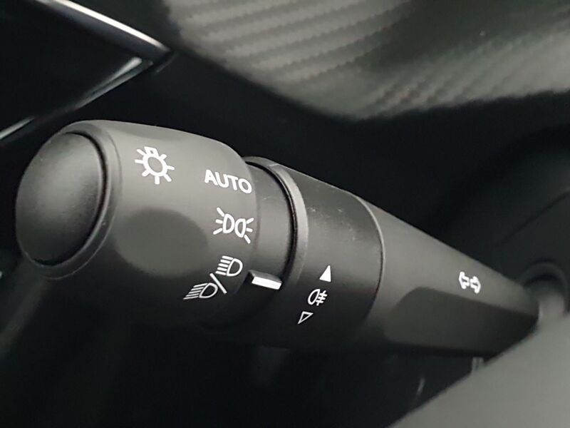 More views of Peugeot 208