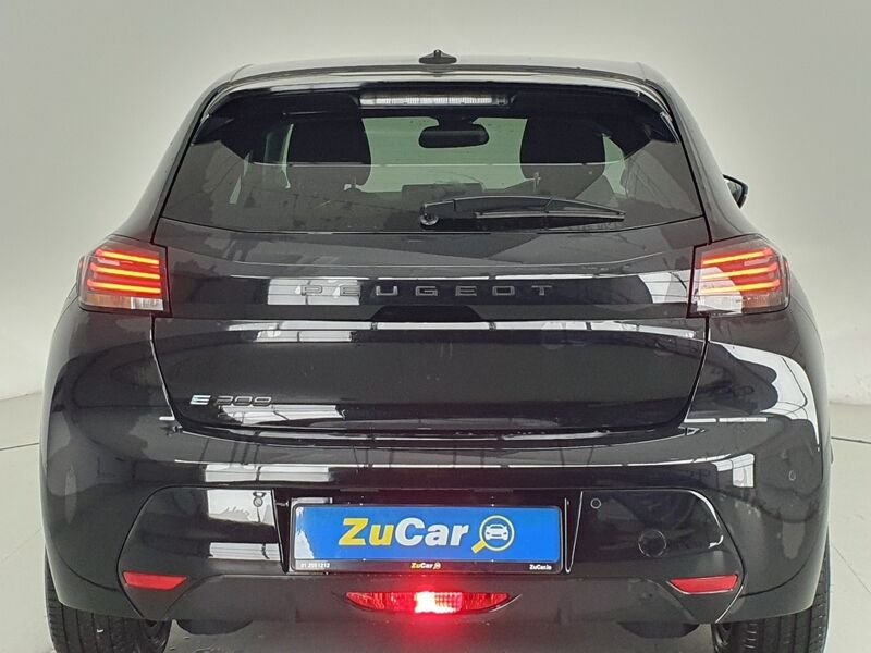 More views of Peugeot 208