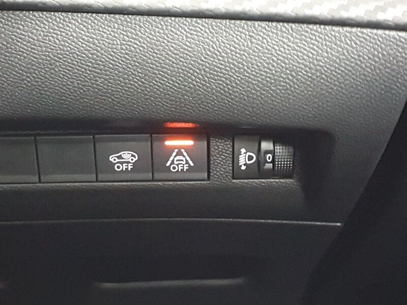 More views of Peugeot 208