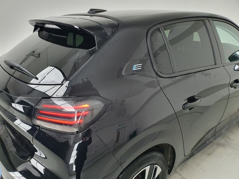 More views of Peugeot 208