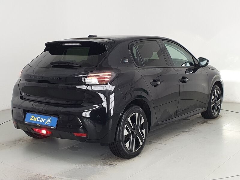 More views of Peugeot 208