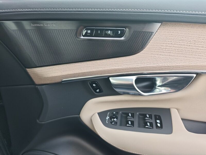 More views of Volvo XC90