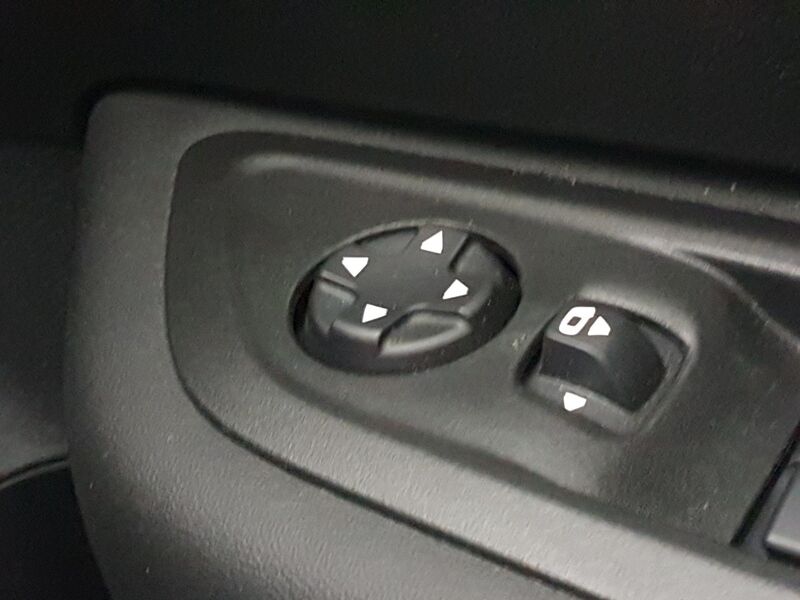 More views of Citroen e-C4