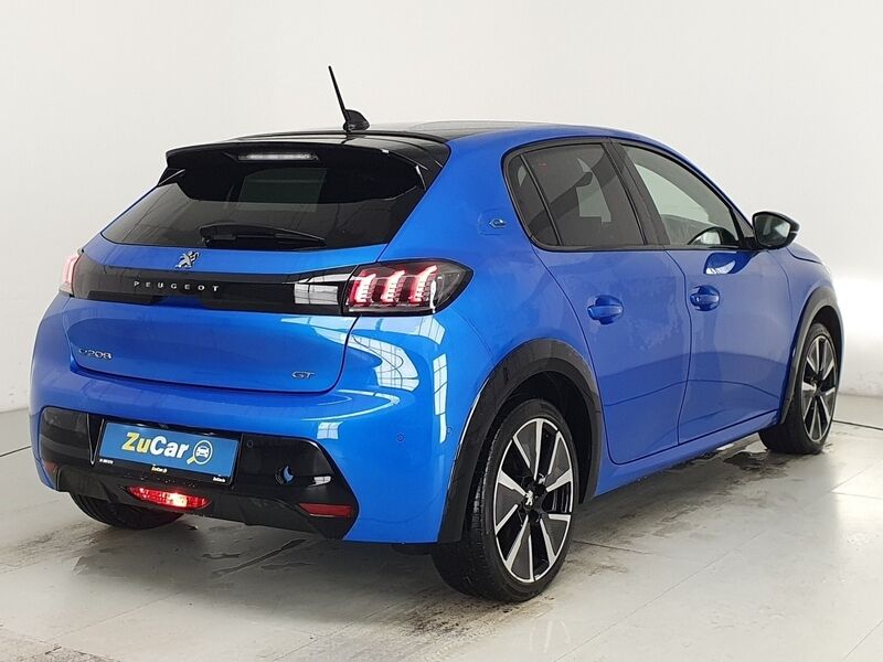 More views of Peugeot 208