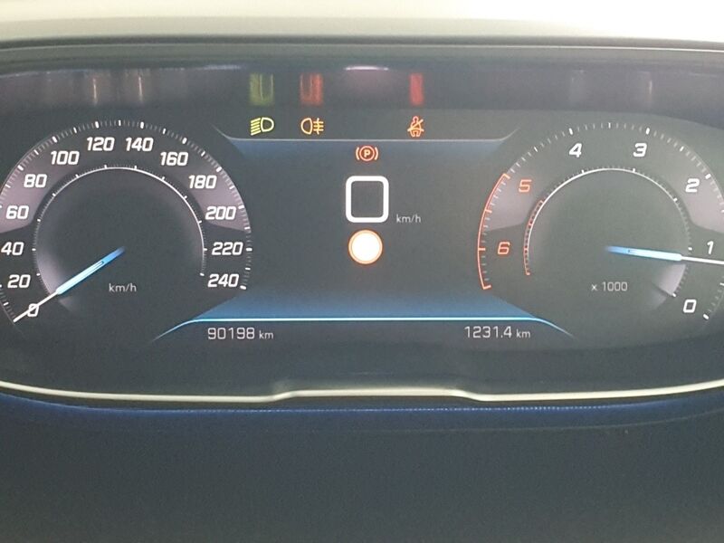 More views of Peugeot 5008