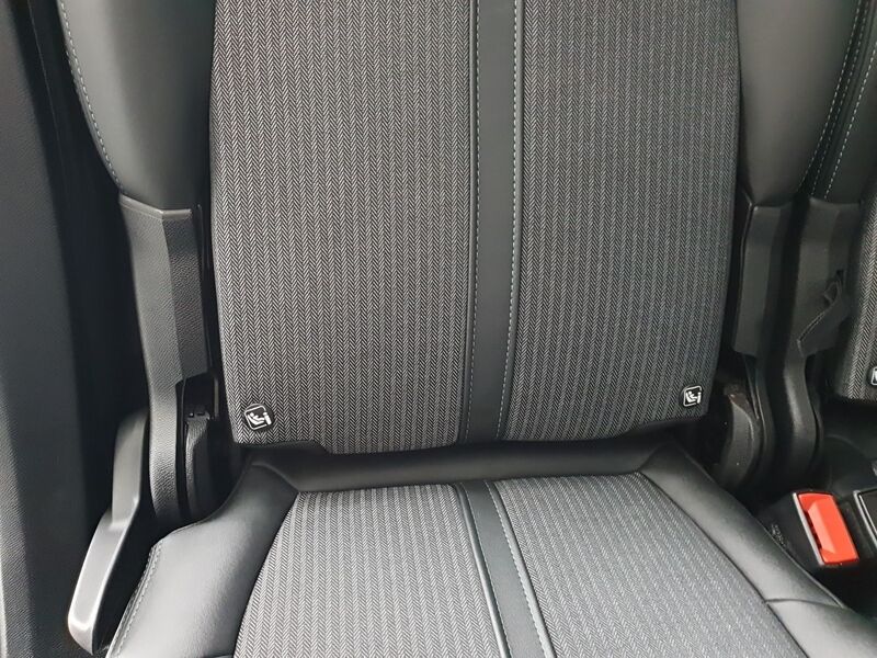 More views of Peugeot 5008