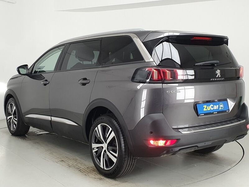 More views of Peugeot 5008