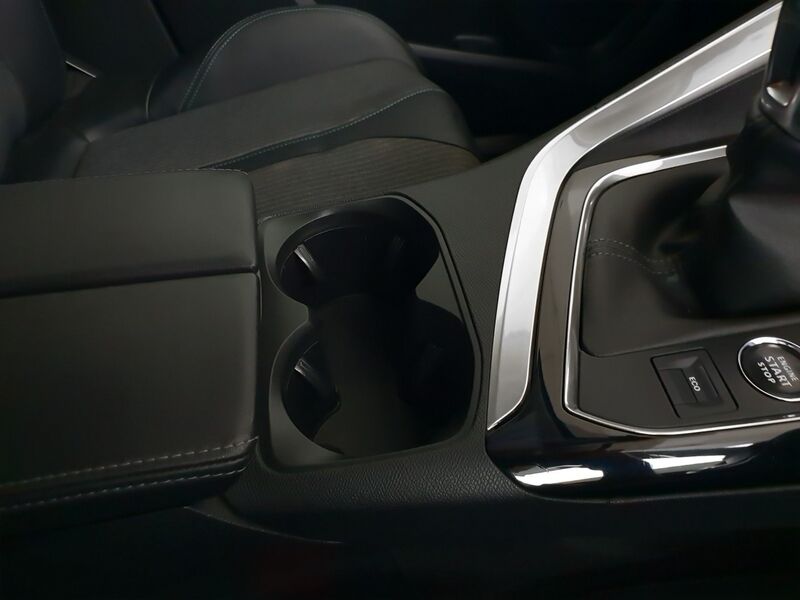 More views of Peugeot 5008