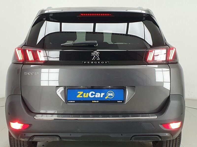 More views of Peugeot 5008