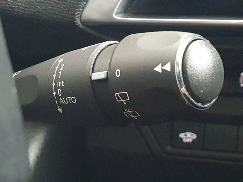 More views of Peugeot 5008