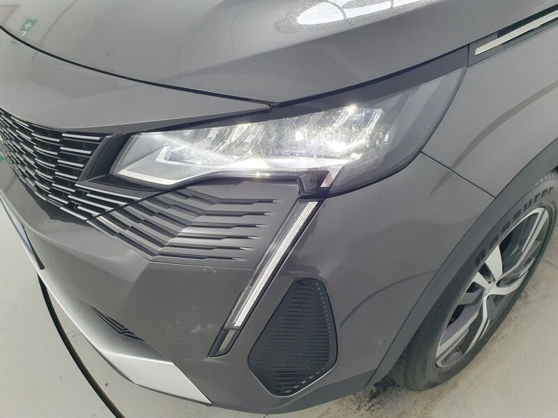 More views of Peugeot 5008