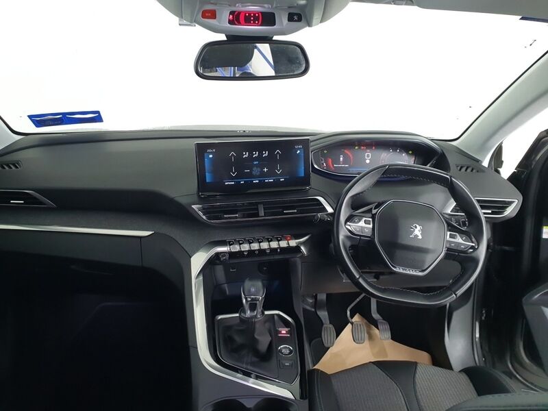 More views of Peugeot 5008