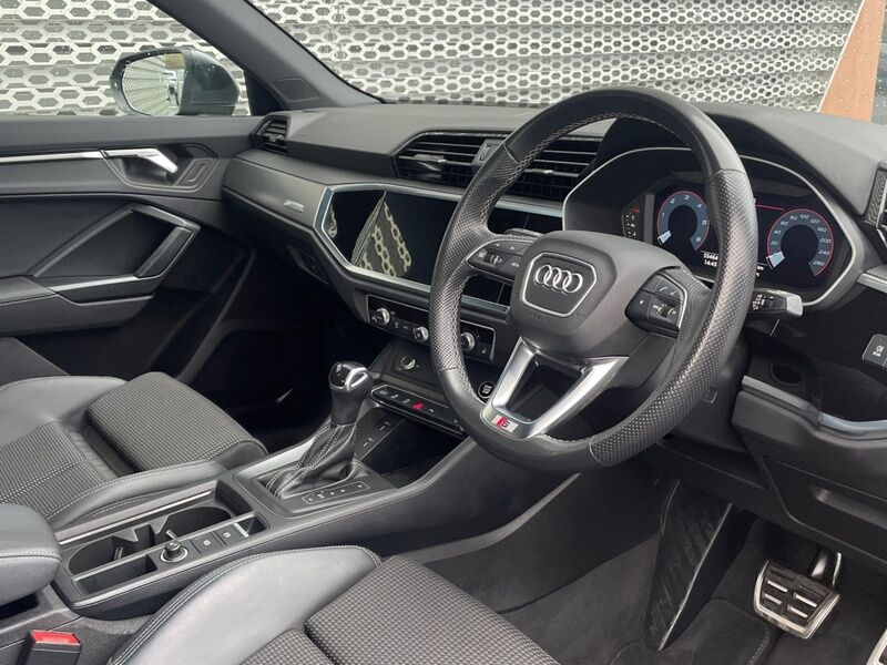 More views of Audi Q3