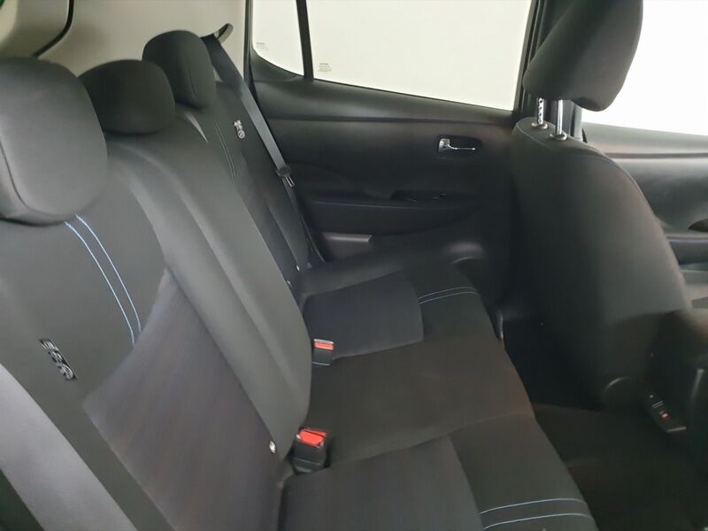 More views of Nissan Leaf