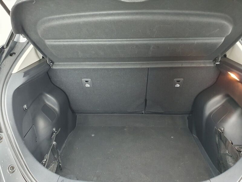 More views of Nissan Leaf