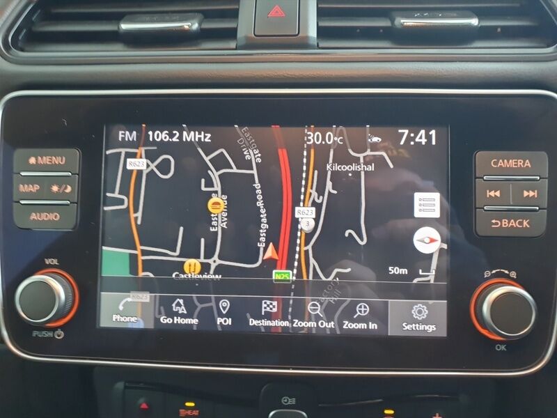 More views of Nissan Leaf