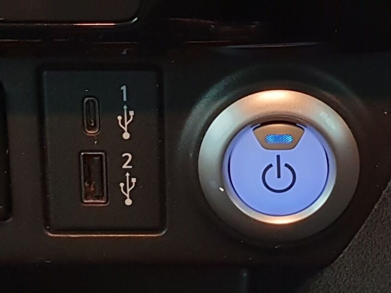 More views of Nissan Leaf