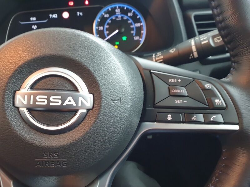 More views of Nissan Leaf