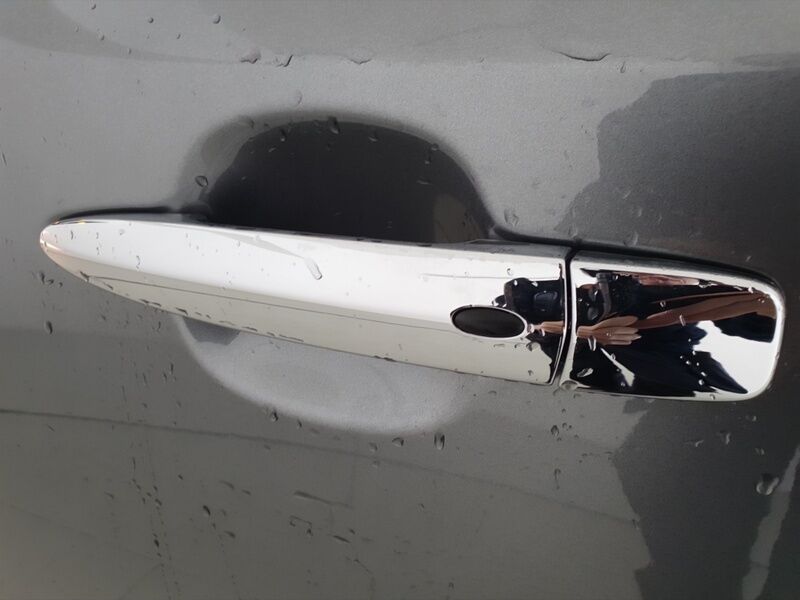 More views of Nissan Leaf