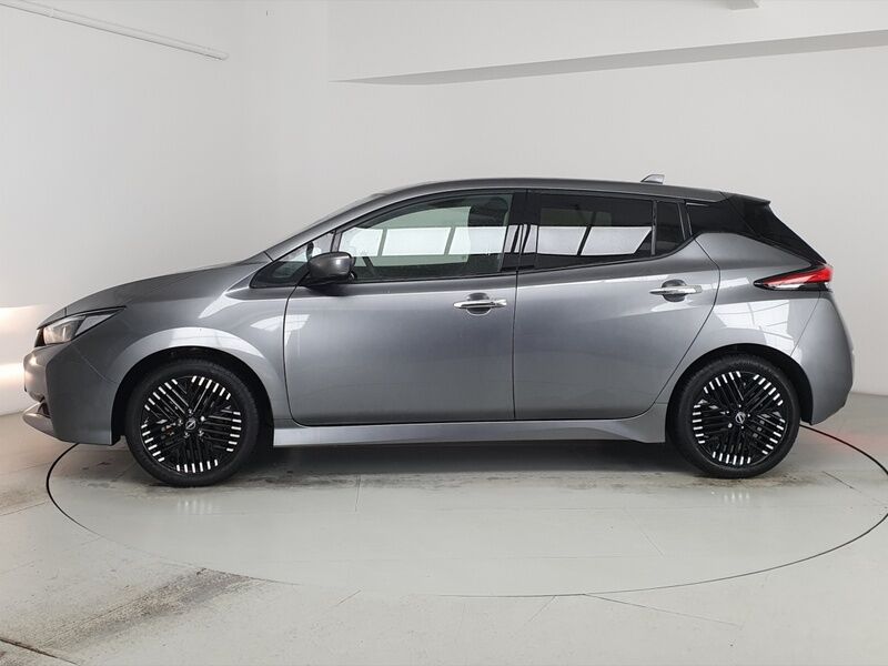 More views of Nissan Leaf